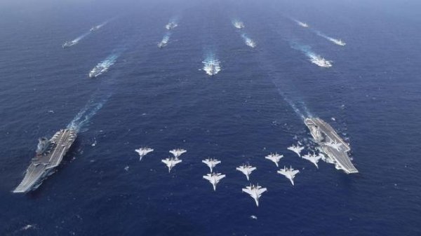 中国海军距离世界第一宝座，只差最后4年，规模反超美军100多艘